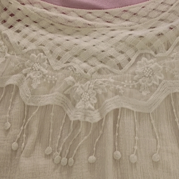 Entro gauzy, lace tassel top, 100% cotton. - Picture 2 of 5